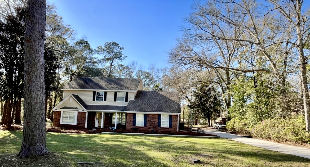 Top Quality Pressure Wash of House and Driveway Performed in Tallahassee, Florida